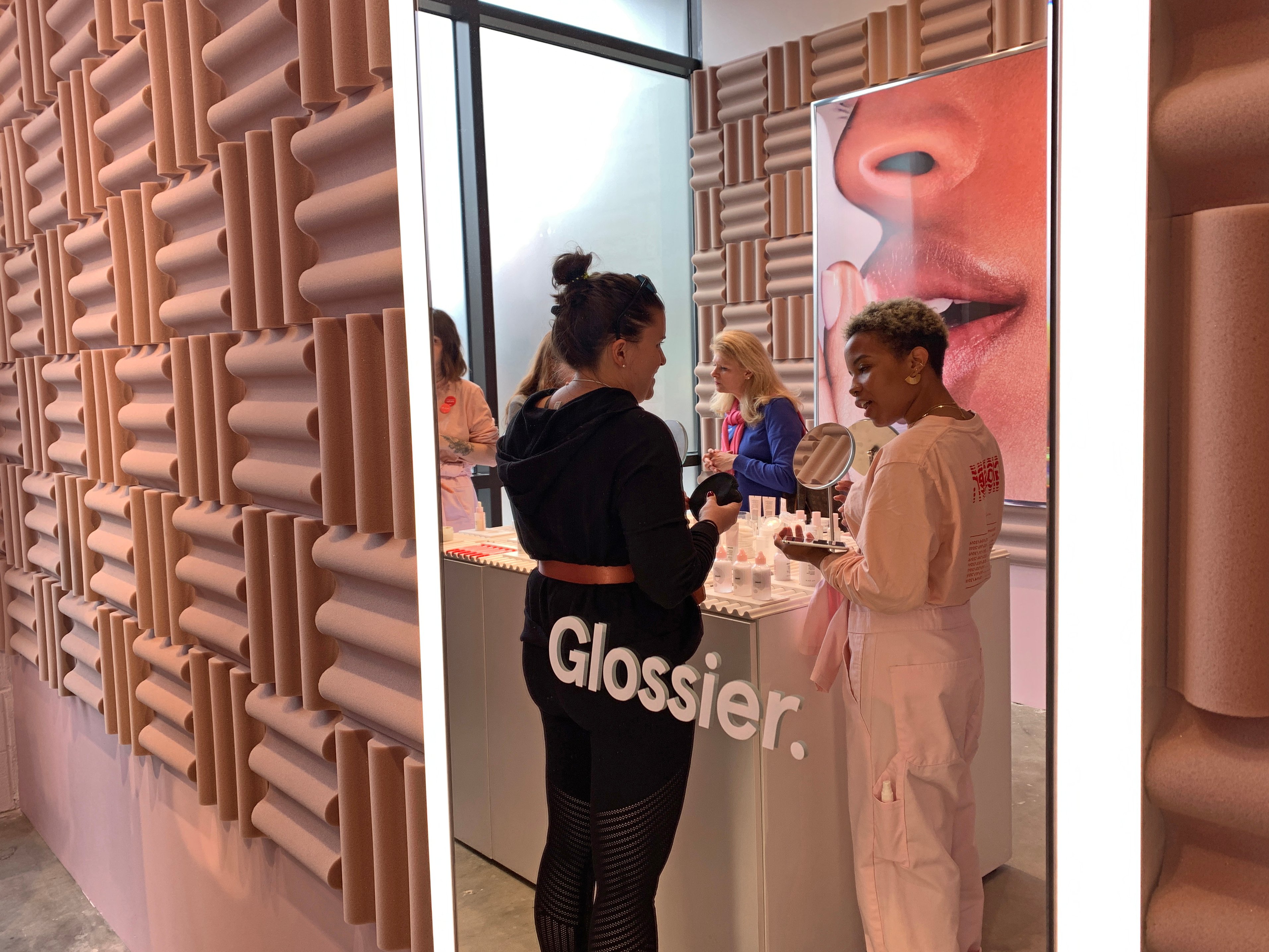 Glossier customer service_WEB