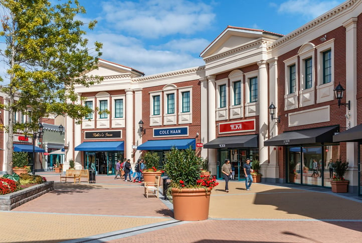 Malls make a come back outdoors