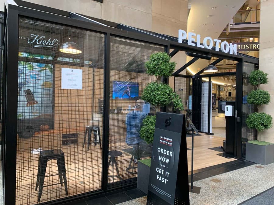 Peloton-micro-store-michigan-ave-north-bridge