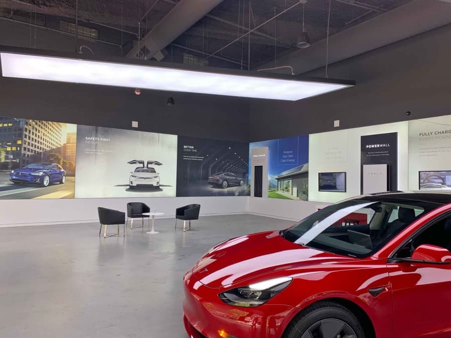 Tesla-showroom-michigan-avenue-chicago